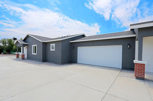 Building Photo - 454 S Pioneer