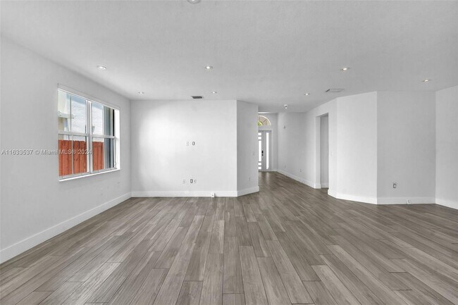Building Photo - 11430 NW 82nd Terrace