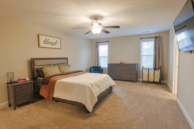Building Photo - 6909 Candlewood Dr