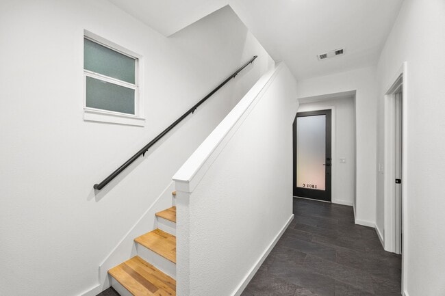 Building Photo - 1801 Oneil St