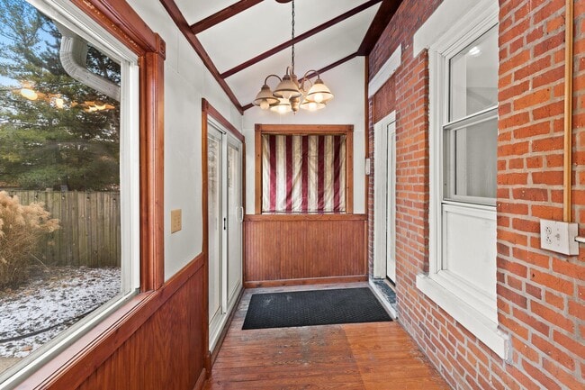 Building Photo - 640 Neil Ave