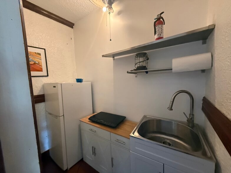 Building Photo - 4514 NE 1st Ave