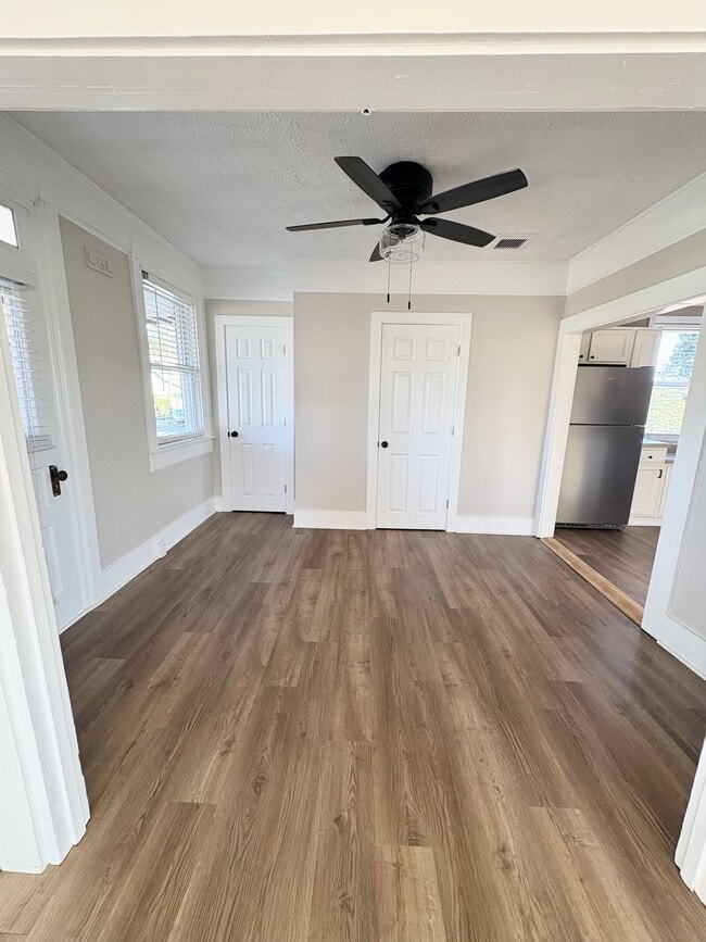 Building Photo - 102 N Baltimore St