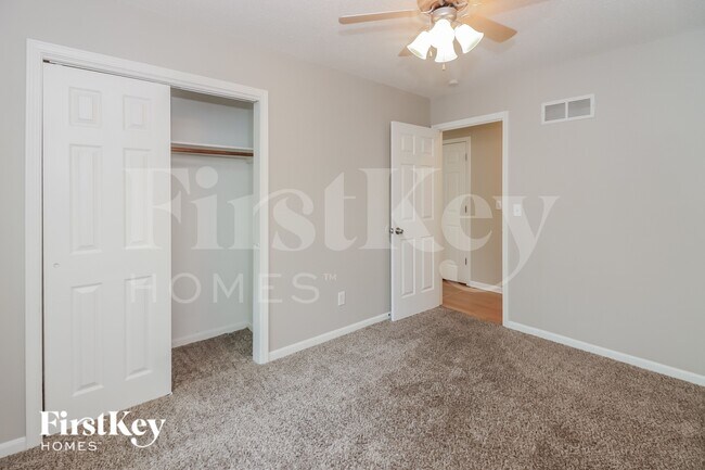 Building Photo - 909 Minnie Ave