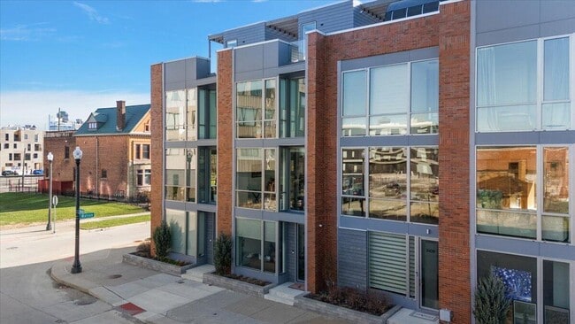 Primary Photo - 3105 Brush St