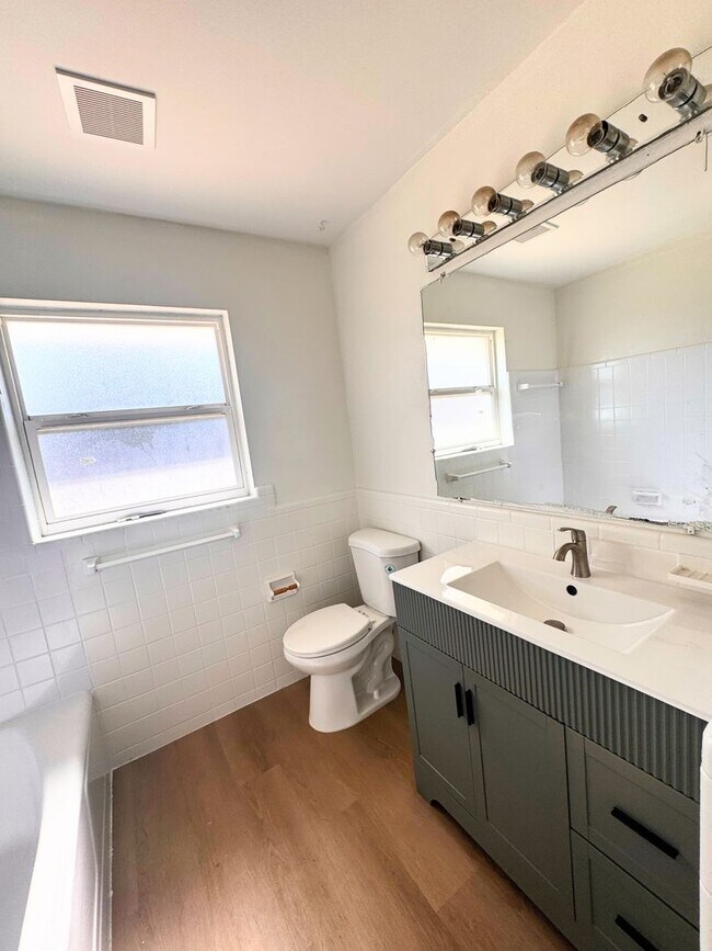 Building Photo - Newly Renovated 3-Bed/2-Bath Home – Large Yard & Fenced Privacy!