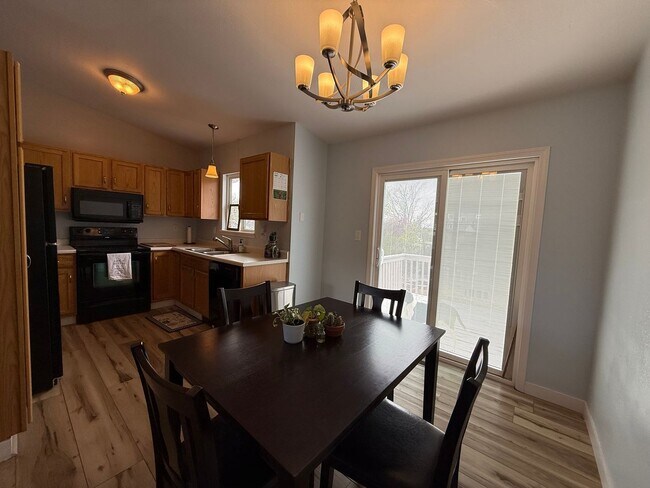 Building Photo - Updated 3 Bedroom Home with Mountain Views Close to Ft. Carson