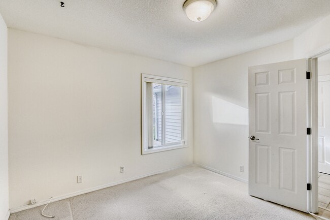 Building Photo - 374 NE 49th Ave