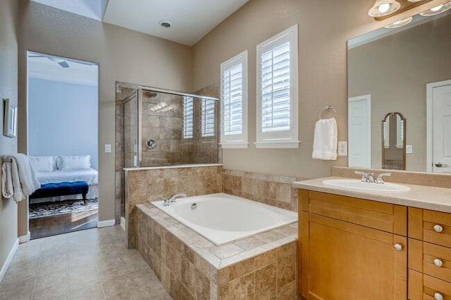 Building Photo - 1020 Ulster St