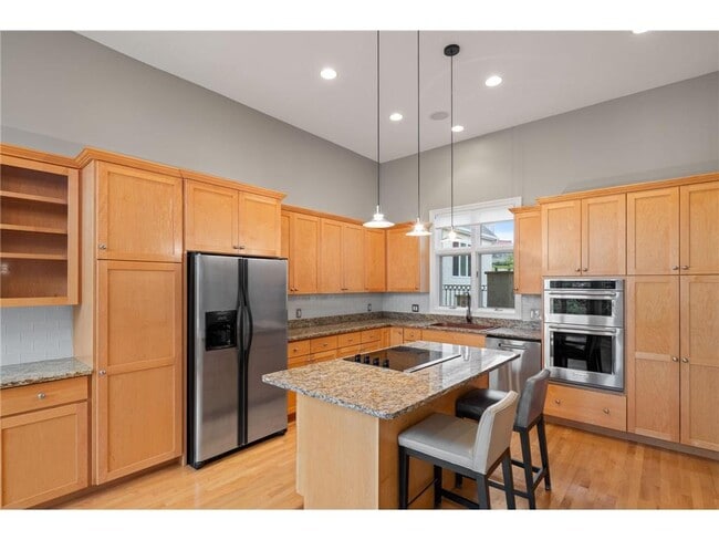 Building Photo - 517 River St