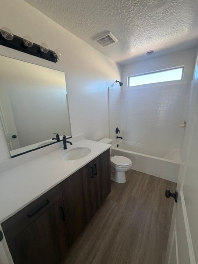 Building Photo - Townhome in South Desert