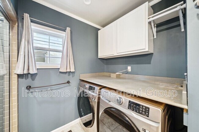 Building Photo - 1414 S Sandusky Ave