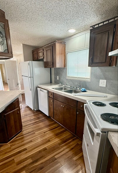 Building Photo - 933 Mt Vernon Rd