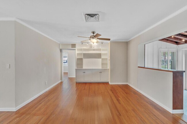 Building Photo - 1527 Mayo St