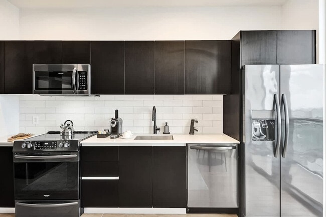 Building Photo - 398 NE 5th St