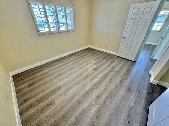 Building Photo - GORGEOUS 2 STORY SPACIOUS 4 BEDROOM HOUSE ...
