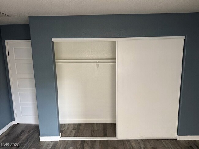 Building Photo - 4030 E Carey Ave