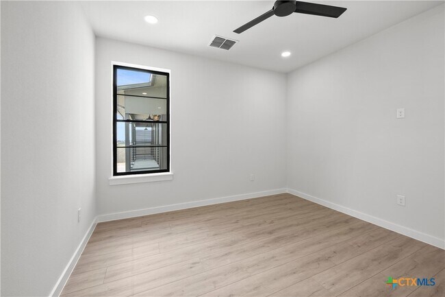 Building Photo - 634 Central Pkwy