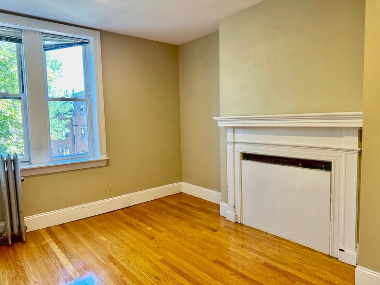 Building Photo - 74 Egmont St