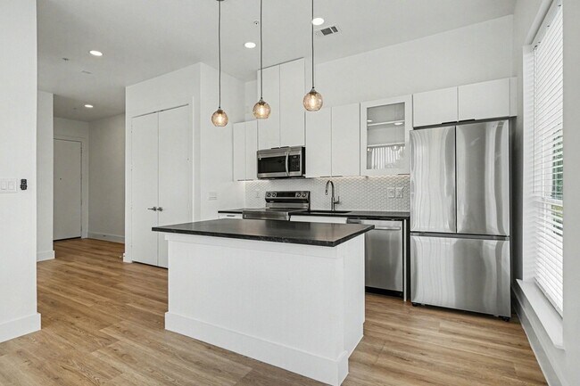 Building Photo - 2217 N Fitzhugh Ave