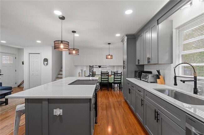 Building Photo - 799 Pine Roc Dr