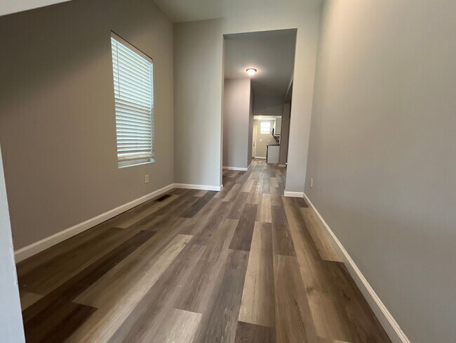 Building Photo - 968-970 Wilson Avenue