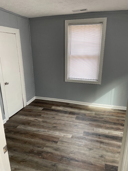 Building Photo - 830 W 5th St