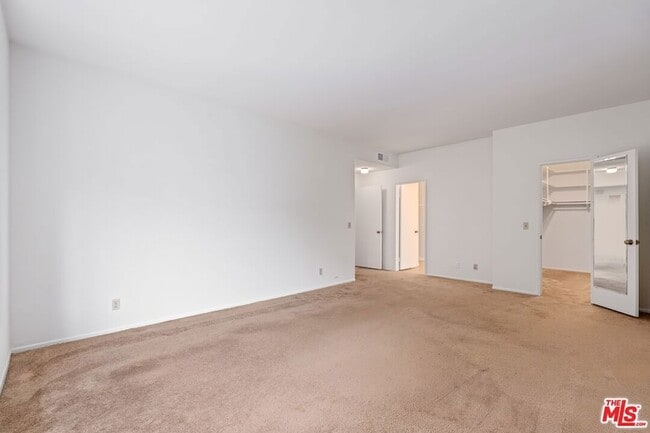 Building Photo - 306 Bora Way