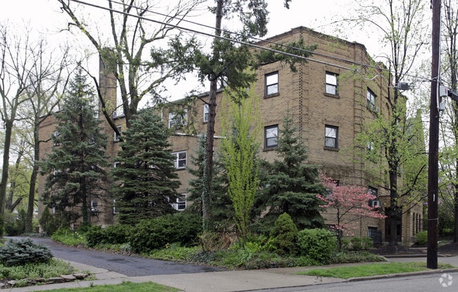 Building Photo - 3424 Brookline Dr