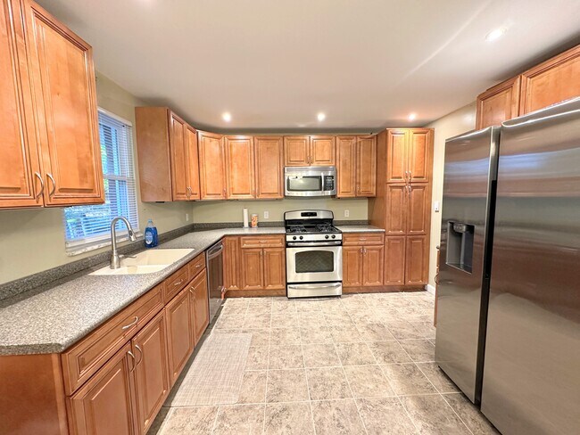 Building Photo - 238 Mohican Ave