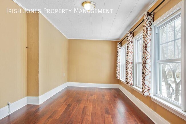 Building Photo - 58 Royal Ave