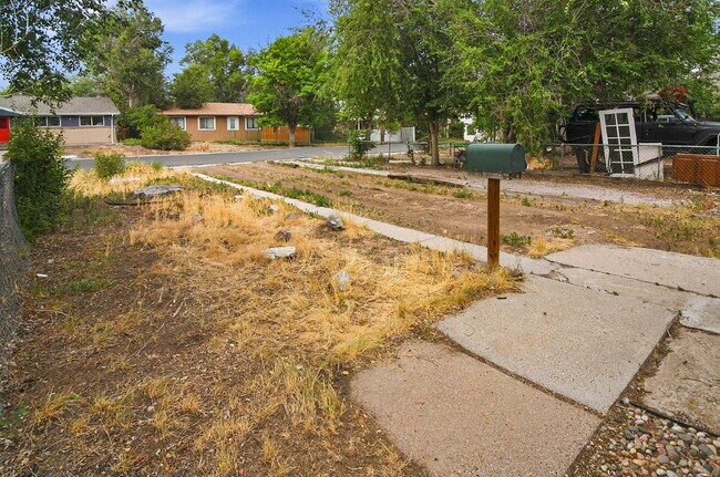 Building Photo - $1,595.95 with $250 Cleaning Voucher, 1 Bed - 1 Bath, Single Family Home in Aurora with Private a...