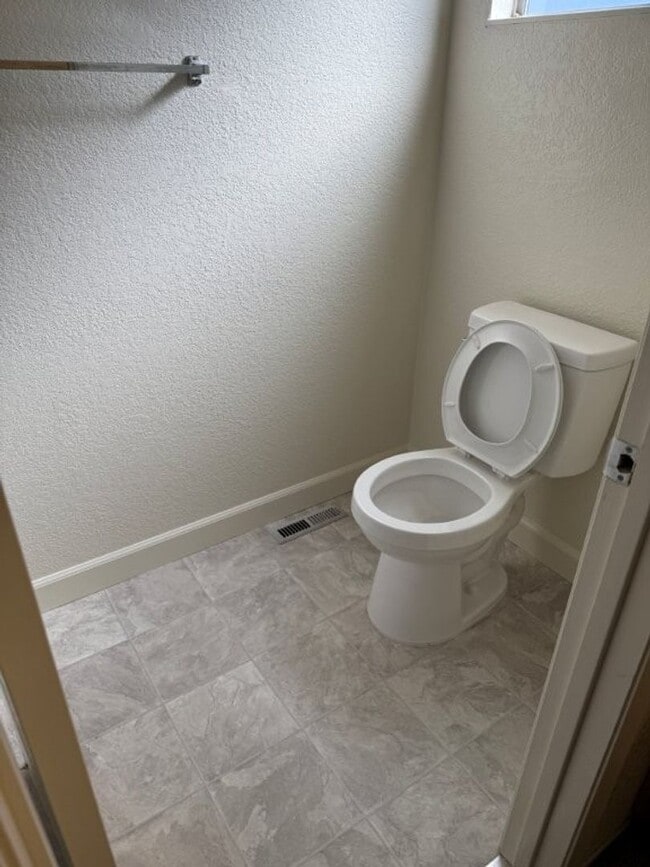 Building Photo - Browns Valley 3 Bedroom 2.5 Bath 2 Story w...