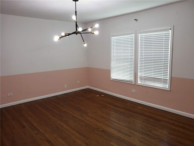 Building Photo - 206 E 31st St