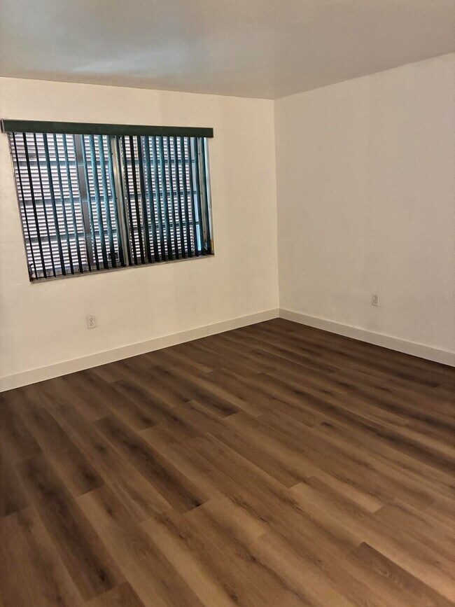Building Photo - 9302 SW 77th Ave
