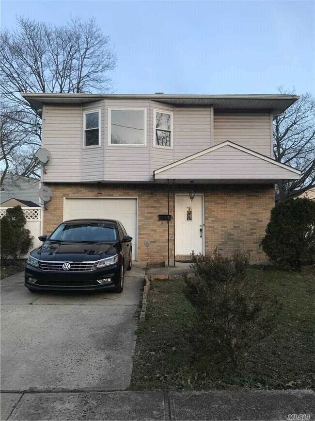 Primary Photo - 30 Hale Pl