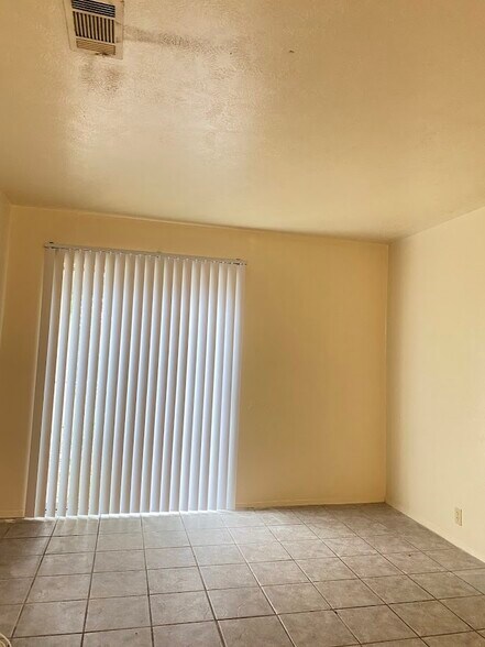 Building Photo - 1512 Pine Ridge Dr