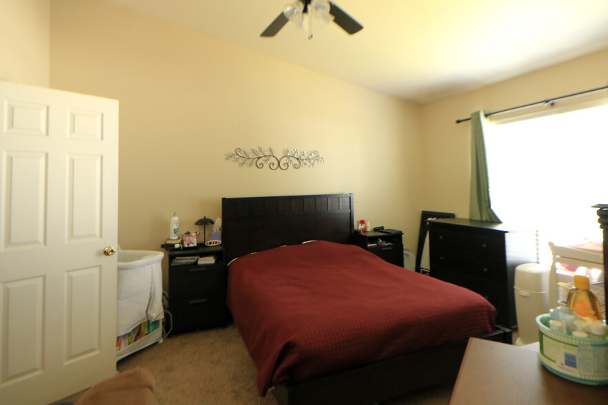 Master Bedroom - 14343 S Bridgefield Dr