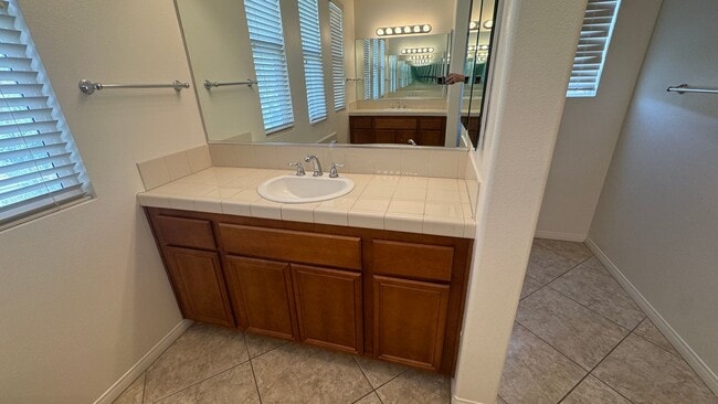 Building Photo - 6 bedroom 4.5 baths in Corona CA