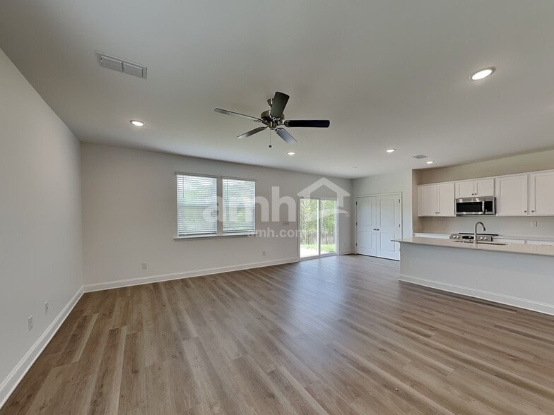 Building Photo - 1007 Guildcrest Ct