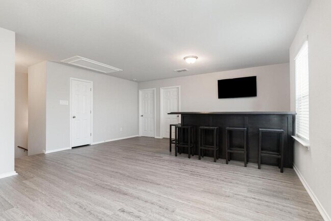 Building Photo - 556 Long Leaf Dr
