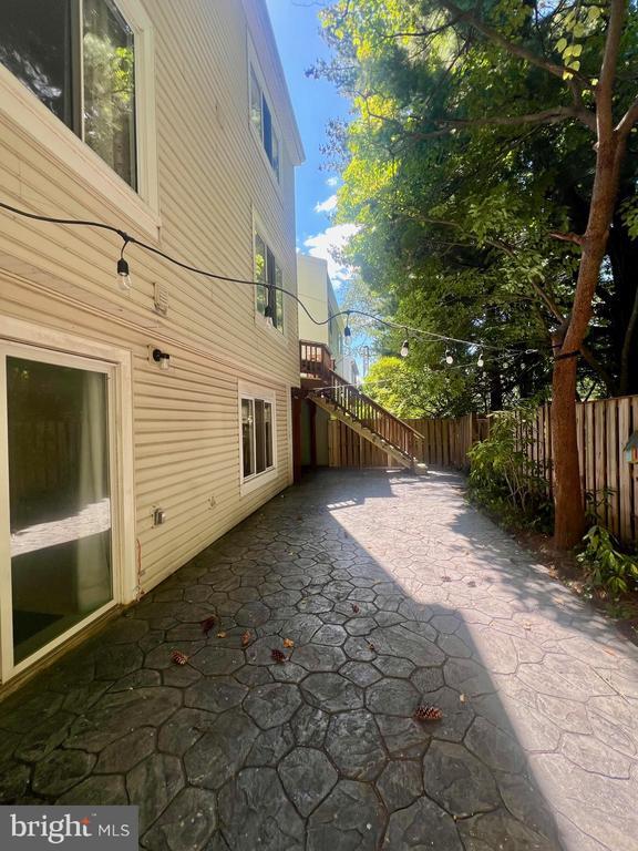 Building Photo - 1424 Yellowwood Ct