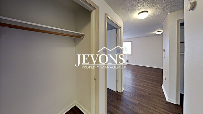 Building Photo - Charming duplex in a walkable location near the University of Puget Sound