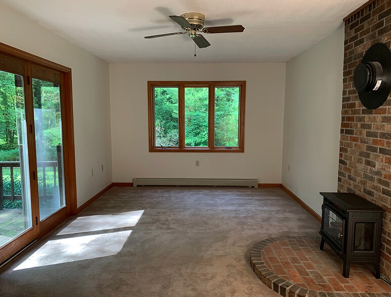 Family Room, off the Kitchen with slider to back porch - 146 Fern Rd