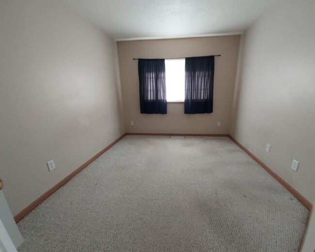 Building Photo - Nice 3 Bedroom 1.5 Bathroom Townhome in Hu...