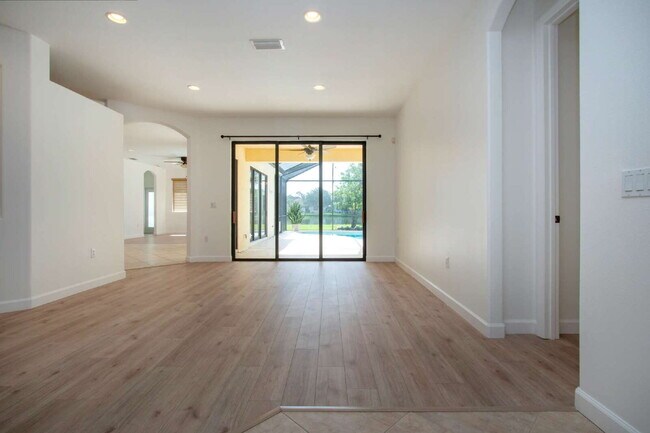 Building Photo - Luxurious Lakefront Living: Spacious 4-Bedroom Home with Pool and Guest Suite in Lakewood Ranch