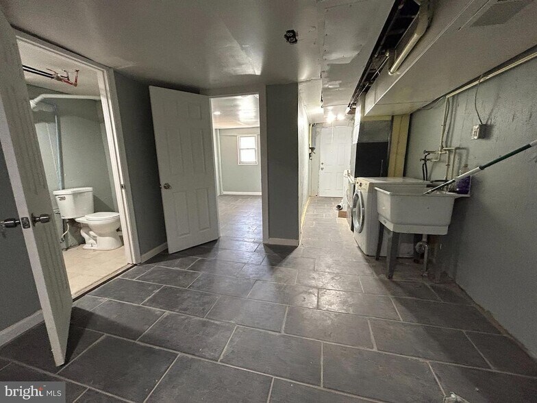 Building Photo - 522 S 3rd St