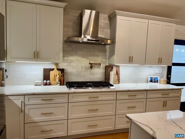 Building Photo - 292 Blackthorn Ln