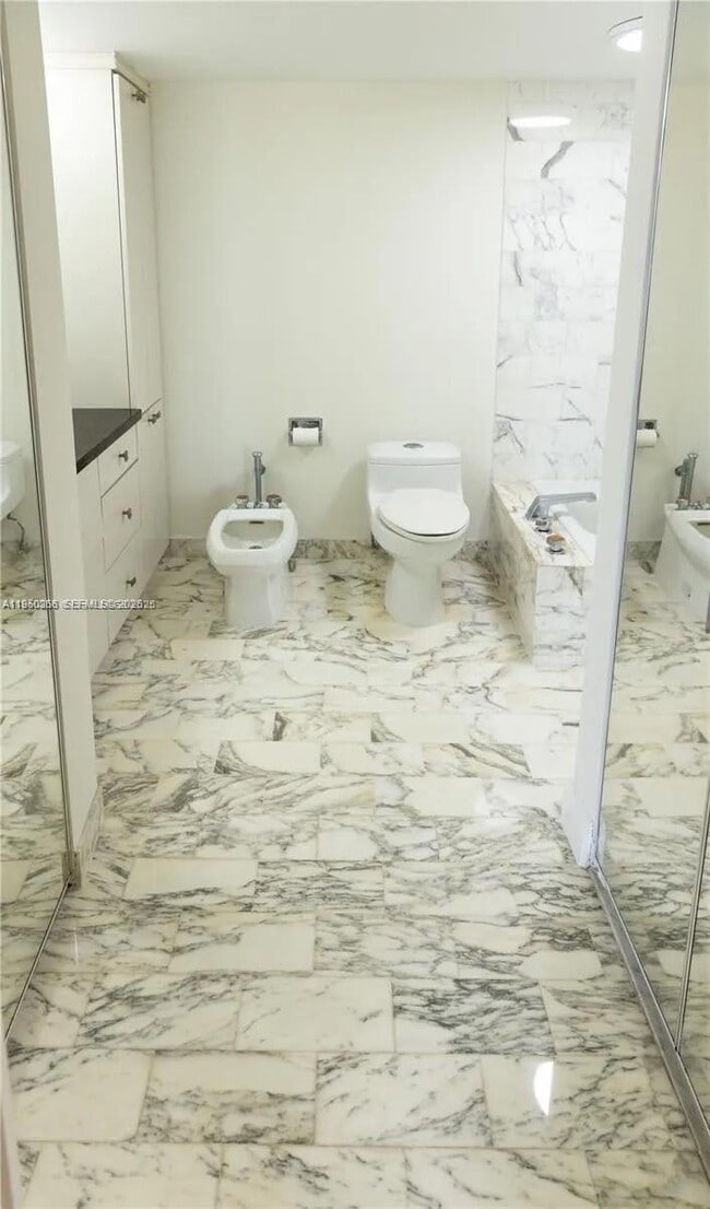 Building Photo - 6423 Collins Ave