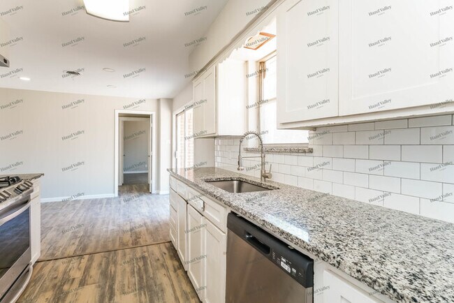 Building Photo - 1108 Coke Dr